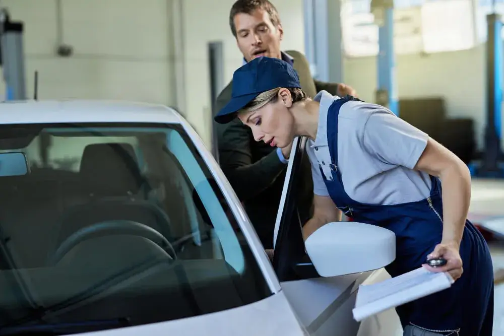 Reparation og udskiftning af autoglas i Helsinge hos Helsinge Auto