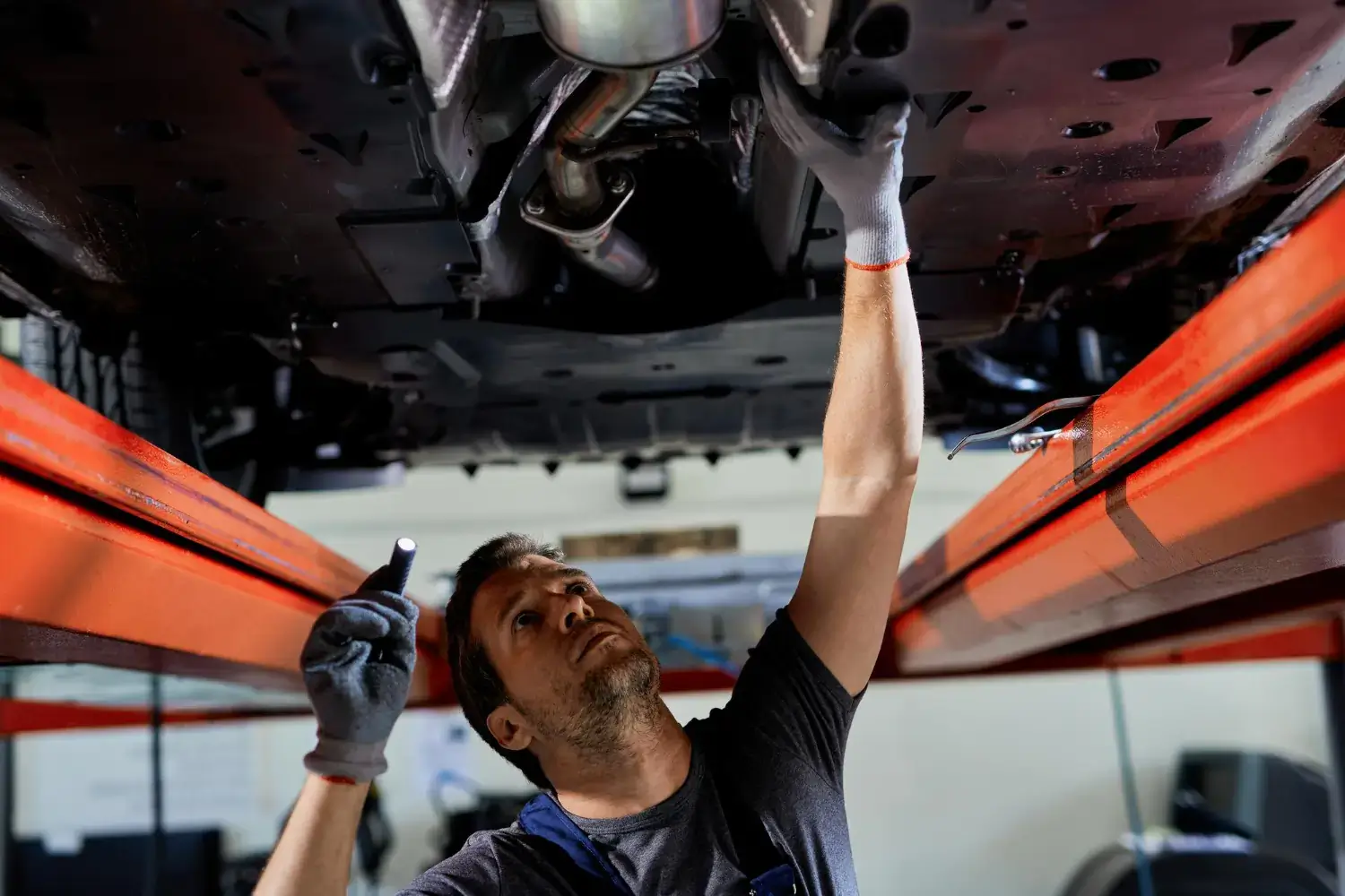 Reparation af udstødning i Helsinge hos Helsinge Auto